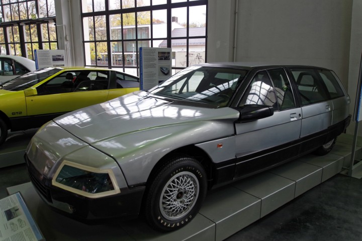 1981-UNI_Car