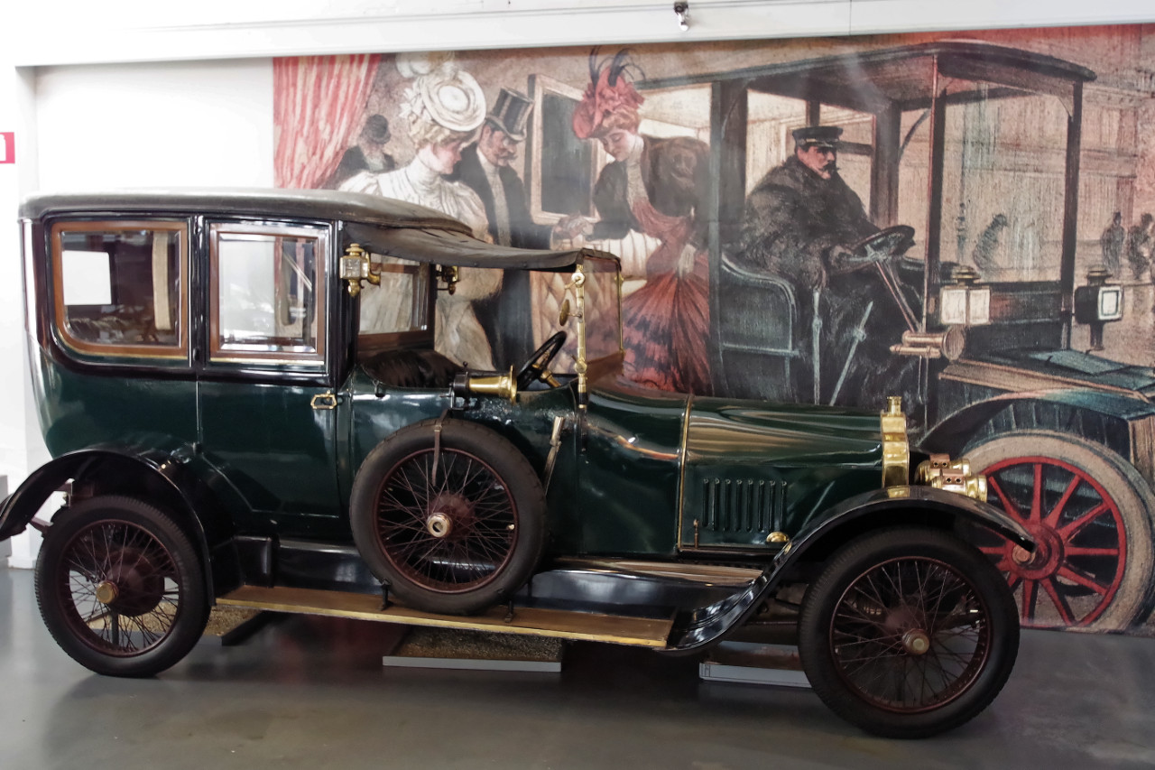 Авто на николаевском. Машины 1918. Автомобиль 1918 года. Машина 1918 модель. Автомобили Minerva.